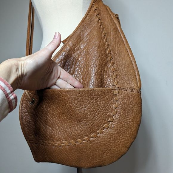Vtg Hobo International Large Pebbled Leather Teardrop Crossbody Sling - Picture 4 of 16